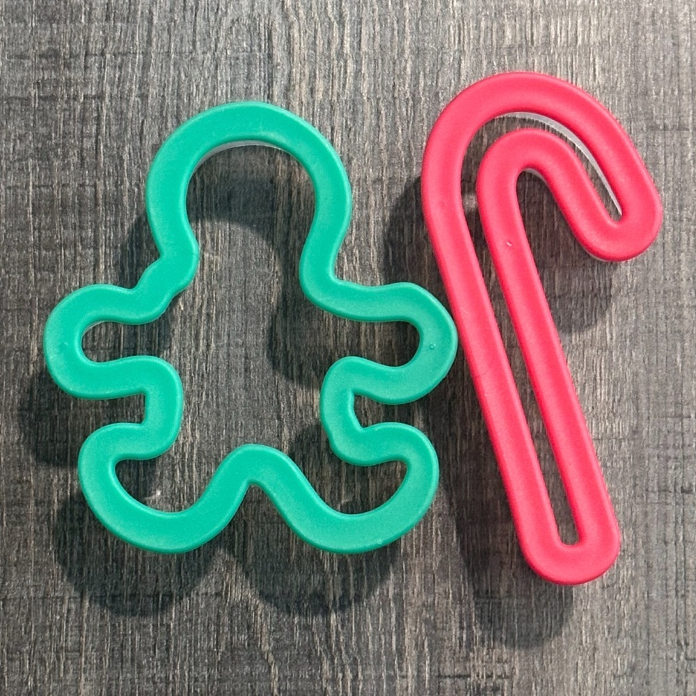 💞 New 2-Piece Gingerbread Man & Candy Cane Christmas Holiday Cookie Cutter Set